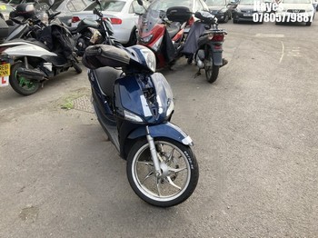 NOTE: ATF Registered Buyers ONLY - Location: Hayes - 2020 PIAGGIO LIBERTY 125 Scooter REG: LC20LWZ, Keys: No, MOT Expiry date: 25/06/2026, 124 Petrol, AUTOMATIC, Former Keepers: 7