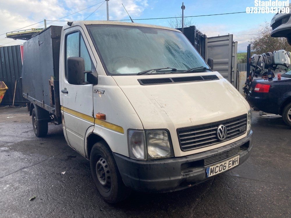 Location: Stapleford - 2006 VOLKSWAGEN LT 35 TDI MWB Tipper REG: MC06EWH, Keys: Yes, MOT Expiry date: 18/12/2025, 2461 Diesel, 5 Speed Manual Diesel, Former Keepers: 4
