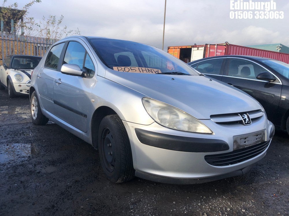 Location: Edinburgh - 2001 PEUGEOT 307 GLX 16V 5 Door Hatchback REG: BO51HNW, Keys: No, MOT Expiry date: 24/09/2025, 1587 Petrol, 5 Speed Manual Petrol, Former Keepers: 4