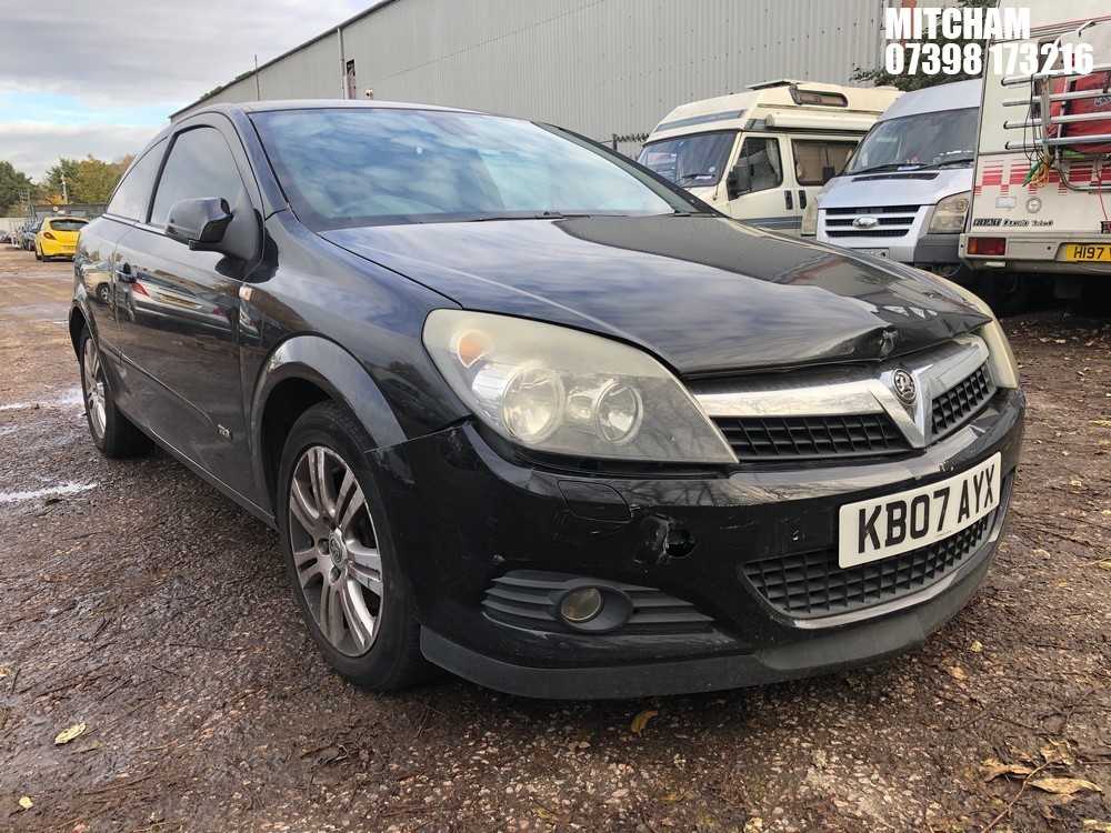 Location: Mitcham - 2007 VAUXHALL ASTRA DESIGN S-A 3 Door Hatchback REG: KB07AYX, Keys: No, MOT Expiry date: 02/08/2026, 1598 Petrol, 5 Speed Semi Auto Petrol, Former Keepers: 4