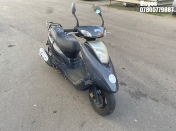 Location: Hayes - 2013 YAMAHA XC 125 E VITY Scooter REG: LC62VHR, Keys: No, MOT Expiry date: 01/02/2024, 124 Petrol, AUTOMATIC, Former Keepers: 1