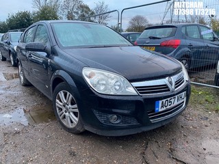 Location: Mitcham - 2007 VAUXHALL ASTRA DESIGN 5 Door Hatchback REG: AO57VHJ, Keys: No, MOT Expiry date: 07/07/2025, 1598 Petrol, 5 Speed Manual Petrol, Former Keepers: 4