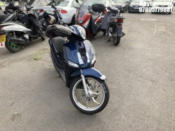 NOTE: ATF Registered Buyers ONLY - Location: Hayes - 2020 PIAGGIO LIBERTY 125 Scooter REG: LC20LWZ, Keys: No, MOT Expiry date: 25/06/2026, 124 Petrol, AUTOMATIC, Former Keepers: 7