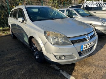 Location: Brentwood - 2005 VAUXHALL ASTRA SXI TWINPORT Estate REG: ET05AXY, Keys: No, MOT Expiry date: 18/10/2024, 1598 Petrol, 5 Speed Manual Petrol, Former Keepers: 8