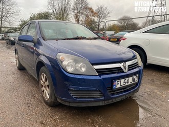 Location: Mitcham - 2004 VAUXHALL ASTRA CLUB CDTI 5 Door Hatchback REG: FL54JWD, Keys: No, MOT Expiry date: 03/07/2024, 1686 Diesel, 5 Speed Manual Diesel, Former Keepers: 8