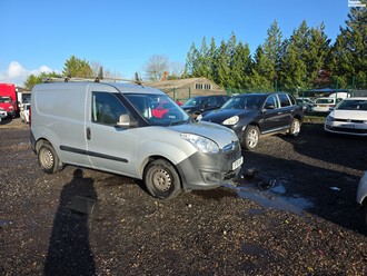 Location: Farnham - 2018 Vauxhall Combo 2000 Cdti Ecoflex S/s 3 Door Panel Van REG: BT18XEF, Keys: Yes, MOT Expiry date: 08/08/2026, 1248 CC Diesel, 6 Speed Manual Diesel, Former Keepers: 1