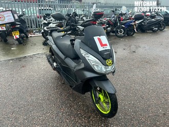 Location: Mitcham - 2014 HONDA WW 125 EX2-F Motorcycle REG: GY64OPW, Keys: No, MOT Expiry date: 07/06/2025, 125 Petrol, Automatic, Former Keepers: 9