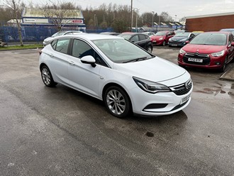 Location: St Helens - 2016 Vauxhall Astra Design ecoFLEX S/S 5 Door Hatchback REG: VX16GJU, Keys: Yes, MOT Expiry date: 18/11/2025, 999 CC Petrol, 5 Speed Manual Petrol, Former Keepers: 3