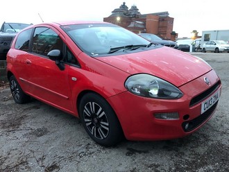 Location: Nottingham - 2013 FIAT PUNTO TWINAIR 3 Door Hatchback REG: CU13ZNA, Keys: No, MOT Expiry date: 11/04/2026, 875 Petrol, 6 Speed Manual Petrol, Former Keepers: 3