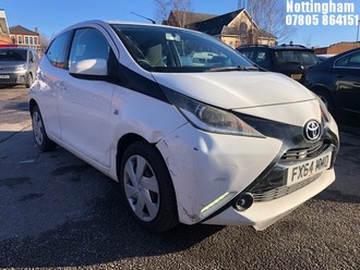 Location: Nottingham - 2014 TOYOTA AYGO X-PLAY VVT-I 5 DOOR HATCHBACK REG: FX64MMO, 998cc PETROL, 5 SPEED MANUAL PETROL, Former Keepers: 0, Keys: Yes, MOT Expiry date: 11/06/2026