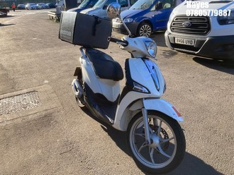Location: Hayes - 2017 PIAGGIO LIBERTY 125 Scooter REG: AK17RLO, Keys: No, MOT Expiry date: 20/08/2025, 124 Petrol, AUTOMATIC, Former Keepers: 9
