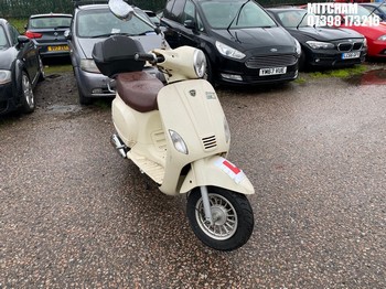 Location: Mitcham - 2020 NECO AZZURO 125 Scooter REG: LG70BAO, Keys: No, MOT Expiry date: 23/09/2025, 125 Petrol, AUTOMATIC, Former Keepers: 4