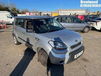 Location: Brentwood - 2011 KIA SOUL 1 5 Door Hatchback REG: MF61FEM, Keys: No, MOT Expiry date: 05.02.2026, 1591 Petrol, 5 Speed Manual Petrol, Former Keepers: 11