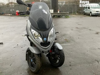 Location: Hayes - 2020 PIAGGIO MP3 300 HPE SPORT Passenger Tricycle REG: LC20DWA, Keys: No, MOT Expiry date: 25/05/2025, 278 Petrol, AUTOMATIC, Former Keepers: 4