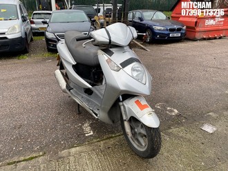 Location: Mitcham - 2003 HONDA SES 125-3 Motorcycle REG: CF03OYG, Keys: No, MOT Expiry date: 04/08/2025, 125 Petrol, AUTOMATIC, Former Keepers: 6
