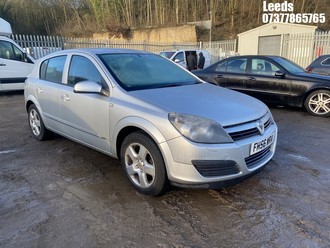Location: Leeds - 2007 VAUXHALL ASTRA CLUB TWINPORT 5 Door Hatchback REG: FH56WRA, Keys: No, MOT Expiry date: 24-07-2026, 1364 Petrol, 5 Speed Manual Petrol, Former Keepers: 13
