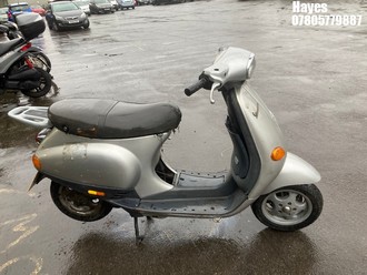 Location: Hayes - 2002 PIAGGIO ET2 Moped REG: GK02PBO, Keys: No, MOT Expiry date: 31/07/2024, 49 Petrol, AUTOMATIC, Former Keepers: 4