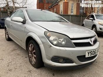 Location: Nottingham - 2006 VAUXHALL ASTRA TWIN TOP DESIGN Convertible REG: YS06UAO, Keys: No, MOT Expiry date: 20/05/2026, 1796 Petrol, 5 Speed Manual Petrol, Former Keepers: 6