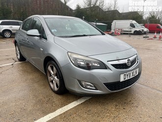 Location: Brentwood - 2011 VAUXHALL ASTRA SRI AUTO 5 Door Hatchback REG: DY11XLN, Keys: No, MOT Expiry date: 16.12.2025, 1598 Petrol, 6 Speed Auto Petrol, Former Keepers: 4