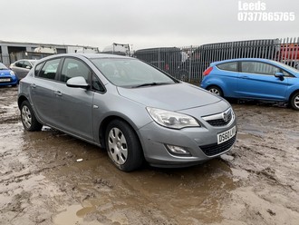 Location: Leeds - 2010 VAUXHALL ASTRA EXCLUSIV 113 5 Door Hatchback REG: DS60LVV, Keys: No, MOT Expiry date: 12-05-2026, 1598 Petrol, 5 Speed Manual Petrol, Former Keepers: 7