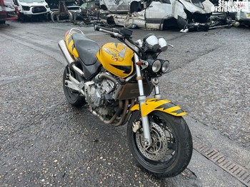 Location: Stapleford - 1999 HONDA CB600 HORNET Motorcycle REG: T715RTL, Keys: No, MOT Expiry date: 07/11/2025, 599 Petrol,, Former Keepers: 7