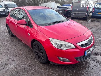 Location: Mitcham - 2012 VAUXHALL ASTRA ACTIVE 5 Door Hatchback REG: MF62ANU, Keys: No, MOT Expiry date: 22/12/2026, 1398 Petrol, 5 Speed Manual Petrol, Former Keepers: 4