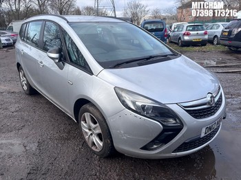 Location: Mitcham - 2012 VAUXHALL ZAFIRA TOURER EXCLUSIV MPV REG: DN12NBK, Keys: No, MOT Expiry date: 27/09/2025, 1796 Petrol, 5 Speed Manual Petrol, Former Keepers: 5