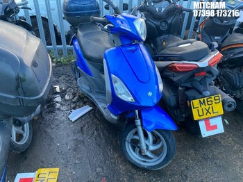 Location: Mitcham - 2010 PIAGGIO FLY 50 Moped REG: FJ10GFK, Keys: No, MOT Expiry date: 19/08/2026, 49 Petrol, AUTOMATIC, Former Keepers: 7