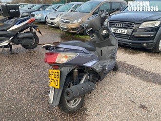 Location: Mitcham - 2008 YAMAHA NXC 125 CYGNUS Scooter REG: HF58FYO, Keys: No, MOT Expiry date: 04/07/2024, 124 Petrol, AUTOMATIC, Former Keepers: 5