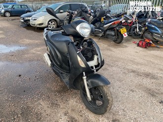 Location: Mitcham - 2007 HONDA PES 125 Motorcycle REG: EO57CZR, Keys: No, MOT Expiry date: 11/08/2026, 125 Petrol, AUTOMATIC, Former Keepers: 10