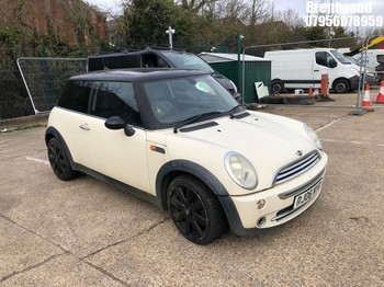 Location: Brentwood - 2006 MINI MINI COOPER 3 Door Hatchback REG: RJ06NYD, Keys: No, MOT Expiry date: 20/12/2024, 1598 Petrol, 5 Speed Manual Petrol, Former Keepers: 6