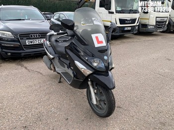 Location: Mitcham - 2016 PIAGGIO XEVO 125 Scooter REG: LN16GVC, Keys: No, MOT Expiry date: 31/05/2024, 124 Petrol, AUTOMATIC, Former Keepers: 4