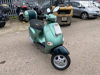 Location: Mitcham - 2002 PIAGGIO VESPA ET4 Scooter REG: LT52ZVD, Keys: No, MOT Expiry date: 23/10/2025, 124 Petrol, AUTOMATIC, Former Keepers: 5