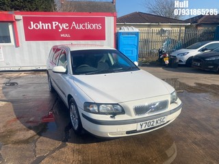 Location: Hull - 2001 VOLVO V70 T5 Estate REG: Y702KSC, Keys: No, MOT Expiry date: 11/07/2025, 2319 Petrol, 5 Speed Manual Petrol, Former Keepers: 11