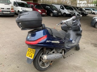Location: Hayes - 2009 PIAGGIO XEVO 400 Scooter REG: KX09FGA, Keys: No, MOT Expiry date: 21/08/2026, 399 Petrol, Automatic, Former Keepers: 7