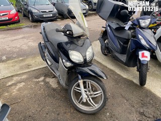Location: Mitcham - 2012 YAMAHA HW 125 XENTER Scooter REG: LB12OPD, Keys: No, MOT Expiry date: 10/11/2021, 124 Petrol, Automatic, Former Keepers: 4