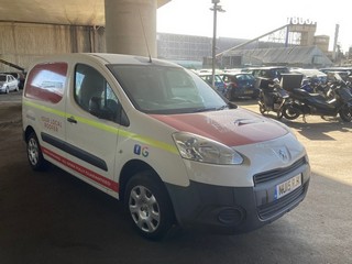 Location: Hayes - 2015 PEUGEOT PARTNER 850 S L1 HDI Panel Van REG: NU15RJX, Keys: No, MOT Expiry date: 22/12/2025, 1560 Diesel, 5 Speed Manual Diesel, Former Keepers: 3