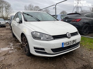 Location: Mitcham - 2013 VOLKSWAGEN GOLF SE BLUEMOTION TECH T 5 Door Hatchback REG: YG63OPC, Keys: No, MOT Expiry date: 13/05/2026, 1395 Petrol, 6 Speed Manual Petrol, Former Keepers: 3