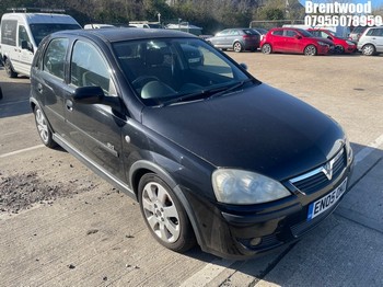 Location: Brentwood - 2005 VAUXHALL CORSA SXI TWINPORT 5 Door Hatchback REG: EN05OND, Keys: No, MOT Expiry date: 27.09.2025, 1229 Petrol, 5 Speed Manual Petrol, Former Keepers: 6