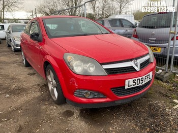 Location: Mitcham - 2009 VAUXHALL ASTRA SRI 3 Door Hatchback REG: LS09FPL, Keys: No, MOT Expiry date: 12/01/2026, 1796 Petrol, 5 Speed Manual Petrol, Former Keepers: 7