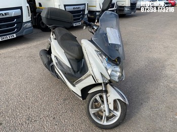 Location: Mitcham - 2016 YAMAHA MAJESTY S 125 Scooter REG: FH16MDK, Keys: No, MOT Expiry date: 03/03/2021, 125 Petrol, Automatic, Former Keepers: 5