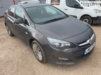 Location: Peterborough - 2015 VAUXHALL ASTRA EXCITE 5 Door Hatchback REG: LM65OWY, Keys: No, MOT Expiry date: 29/11/2025, 1398 Petrol, 5 Speed Manual Petrol, Former Keepers: 2