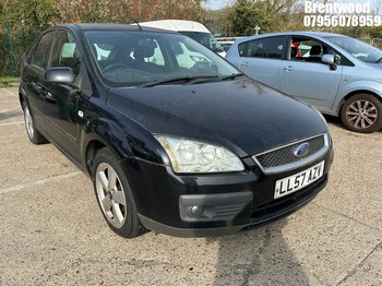 Location: Brentwood - 2008 FORD FOCUS ZETEC CLIMATE 5 Door Hatchback REG: LL57AZV, Keys: No, MOT Expiry date: 29/03/2024, 1596 Petrol, 5 Speed Manual Petrol, Former Keepers: 5