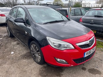 Location: Mitcham - 2011 VAUXHALL ASTRA EXCITE 5 Door Hatchback REG: VU61ZSK, Keys: No, MOT Expiry date: 27/05/2026, 1598 Petrol, 5 Speed Manual Petrol, Former Keepers: 5
