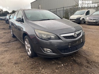 Location: Mitcham - 2010 VAUXHALL ASTRA SRI 5 Door Hatchback REG: EO10PCF, Keys: No, MOT Expiry date: 09/12/2025, 1398 Petrol, 5 Speed Manual Petrol, Former Keepers: 6