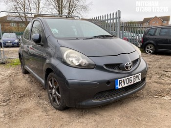 Location: Mitcham - 2006 TOYOTA AYGO+ VVT-I SEMI-AUTO 5 Door Hatchback REG: RV06BYO, Keys: No, MOT Expiry date: 02/09/2026, 998 Petrol, 5 Speed Semi Auto Petrol, Former Keepers: 8