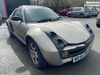 Location: Manchester - 2004 SMART ROADSTER 80 AUTO(RHD) Convertible REG: MX54THU, 698 PETROL, 6 Speed Auto Petrol, Former Keepers: 8, Keys: No, MOT Expiry date: 01/11/2025