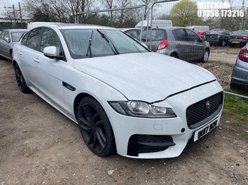 Location: Mitcham - 2017 JAGUAR XF R-SPORT D AUTO 4 Door Saloon REG: DU17DZO, Keys: No, MOT Expiry date: 23/08/2026, 1999 Diesel, 8 Speed Auto Diesel, Former Keepers: 5