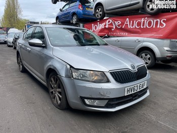 Location: Stapleford - 2013 SKODA OCTAVIA ELEGANCE TDI CR S 5 Door Hatchback REG: HV63EAF, Keys: Yes, MOT Expiry date: 20/02/2027, 1968 Diesel, 6 Speed Semi Auto Diesel, Former Keepers: 5
