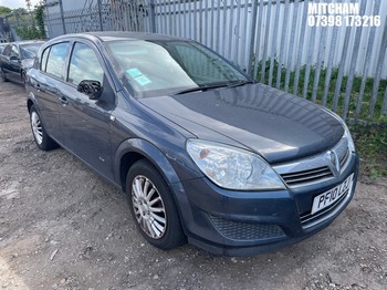 Location: Mitcham - 2010 VAUXHALL ASTRA CLUB 5 Door Hatchback REG: PF10LZJ, Keys: No, MOT Expiry date: 08/12/2025, 1598 Petrol, 5 Speed Manual Petrol, Former Keepers: 5